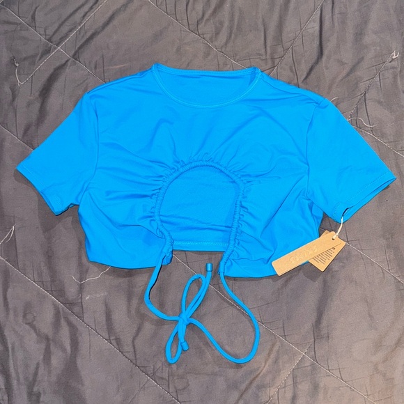 SKIMS SIGNATURE SWIM RUCHED T-SHIRT CROPPED - Picture 1 of 3